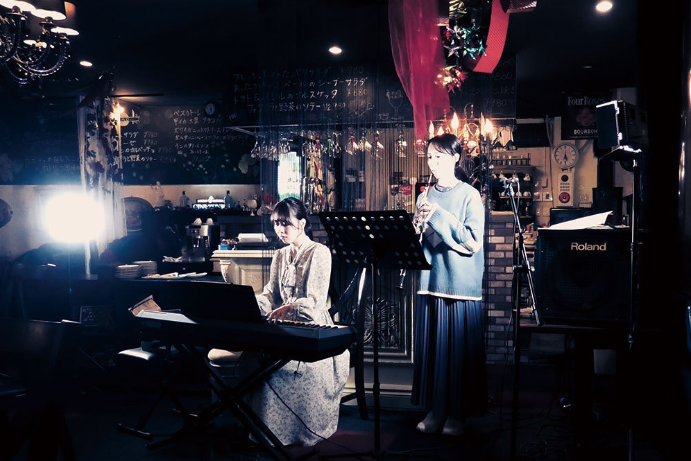 ライトアップされた演奏